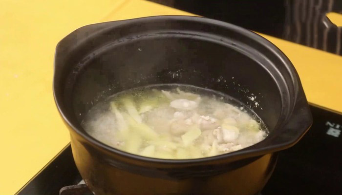 鸡胸肉汤的做法 酸笋鸡肉汤的做法