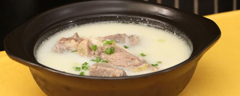 用什么煲牛骨汤好喝 奶香牛骨汤的做法