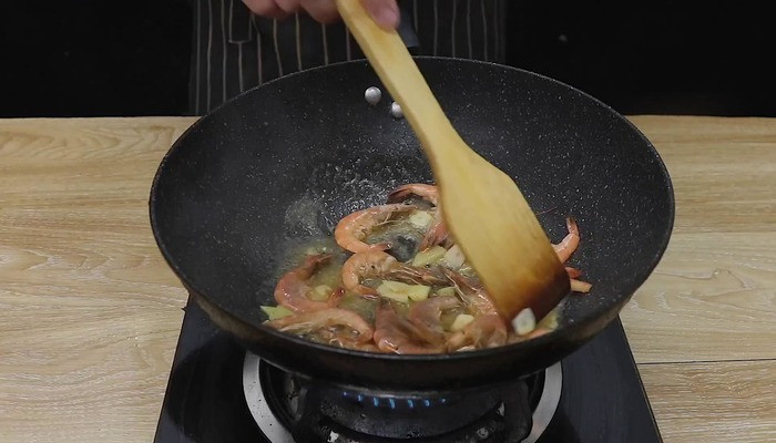 红烧明虾怎么做  红烧明虾的做法