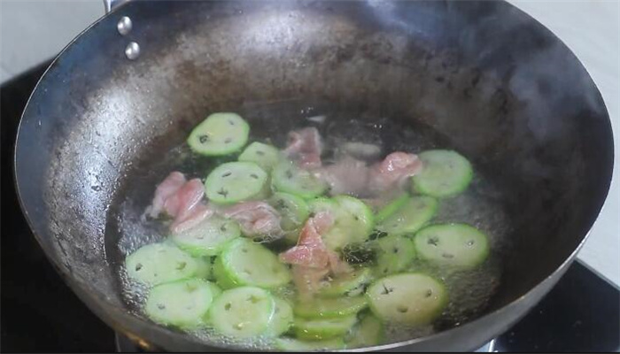 丝瓜瘦肉汤怎么做 丝瓜瘦肉汤的做法