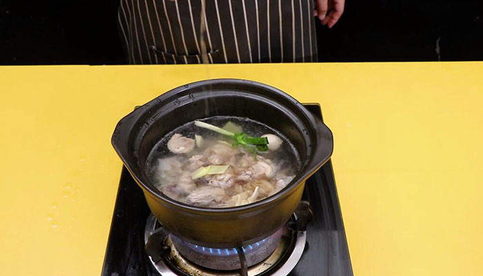 老鸭干笋汤怎么做 老鸭干笋汤的做法
