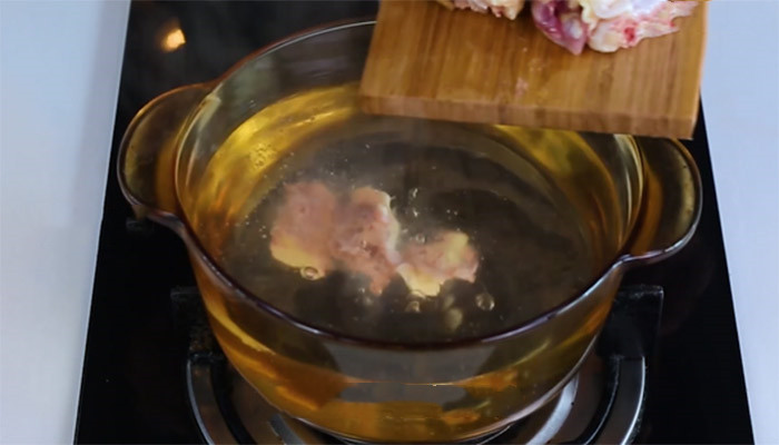莲子炖鸡汤怎么做 莲子炖鸡汤的做法