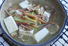 口蘑蕨菜汆豆腐的做法 豆腐怎么做好吃