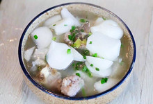 白蘿卜脊骨煲湯怎么做 白蘿卜脊骨煲湯的做法