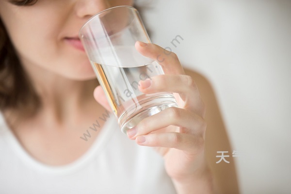 如何让皮肤变得又白又透亮 tqjia