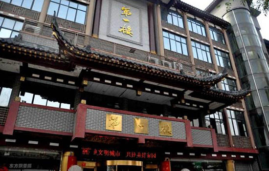 2,第一楼稻香居是开封的老字号,有着悠久的历史,创始于清光绪年间,原