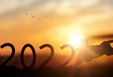 2022是闰年吗 2022是闰年吗有多少天