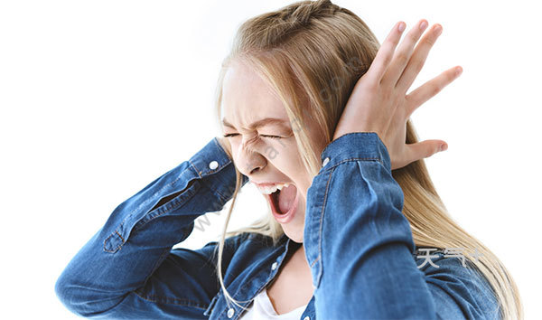 一般焦虑症还有莫名恐惧情绪的,常常会坐立不安,心神不定,自己有