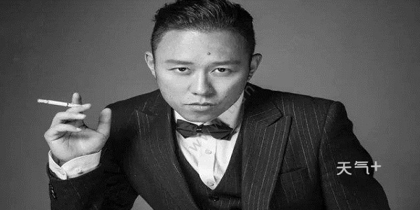 饺子,真名杨宇,四川泸州人,1980年出生,毕业于华西医科大学药学院(现