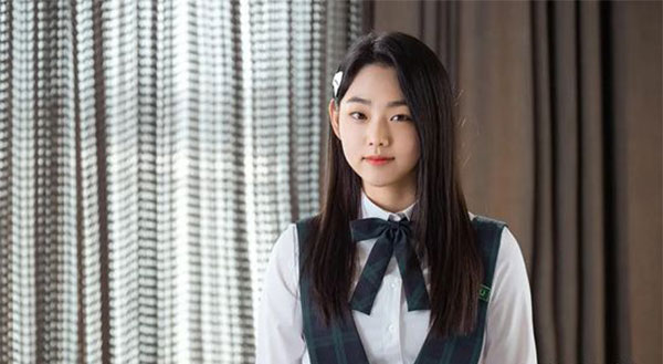 酒店的第四顺位是金宥娜,在德鲁纳酒店实习,由康美娜饰演.