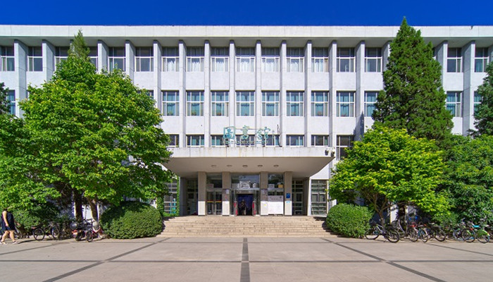 武汉东湖学院组建于1980年6月,前身为武汉大学走读部,2011年4月,学校