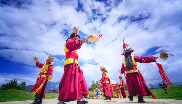 纳西族服饰特点纳西族服饰特点及风格