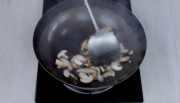 香菇怎么做好吃 蚝油香菇的家常做法