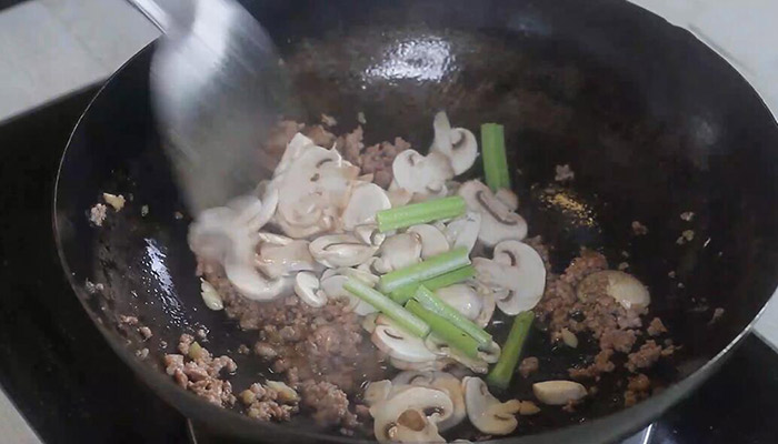 口菇怎么吃 口菇炒肉末的做法