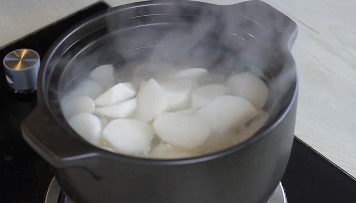 白萝卜脊骨煲汤怎么做 白萝卜脊骨煲汤的做法