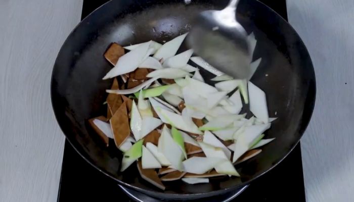 豆干怎么炒好吃 茭白炒豆干的做法