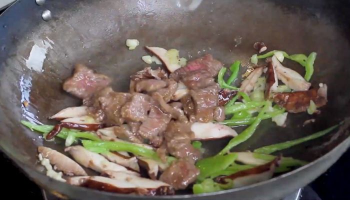 炒牛肉的做法 香菇牛肉怎么炒