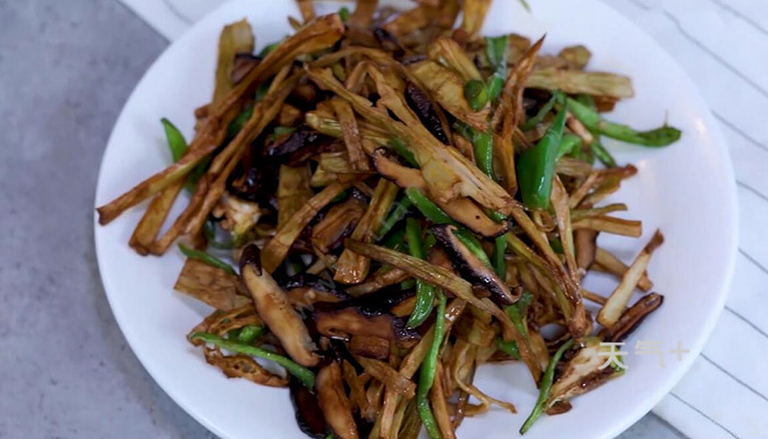 香菇炒什么好吃香菇炒笋干的做法