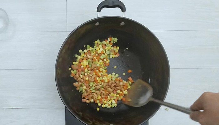 腰果玉米的家常做法 玉米怎么炒好吃
