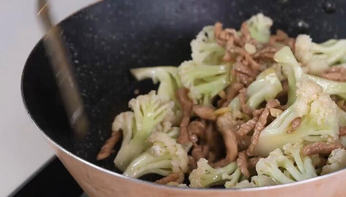 花菜怎么炒好吃 花菜炒肉的家常做法