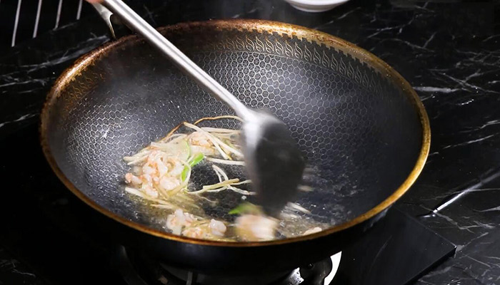 木耳韭黄炒虾丝的做法 大虾的家常做法