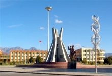 乌恰抗震纪念碑